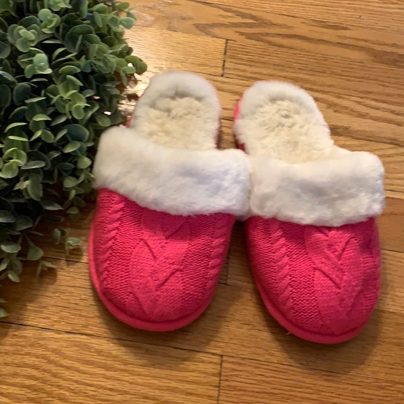 Victoria Secret | Pink & White Faux Fur Slippers - Picture 2 of 7